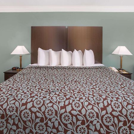 Days Inn By Wyndham Crowley Buitenkant foto