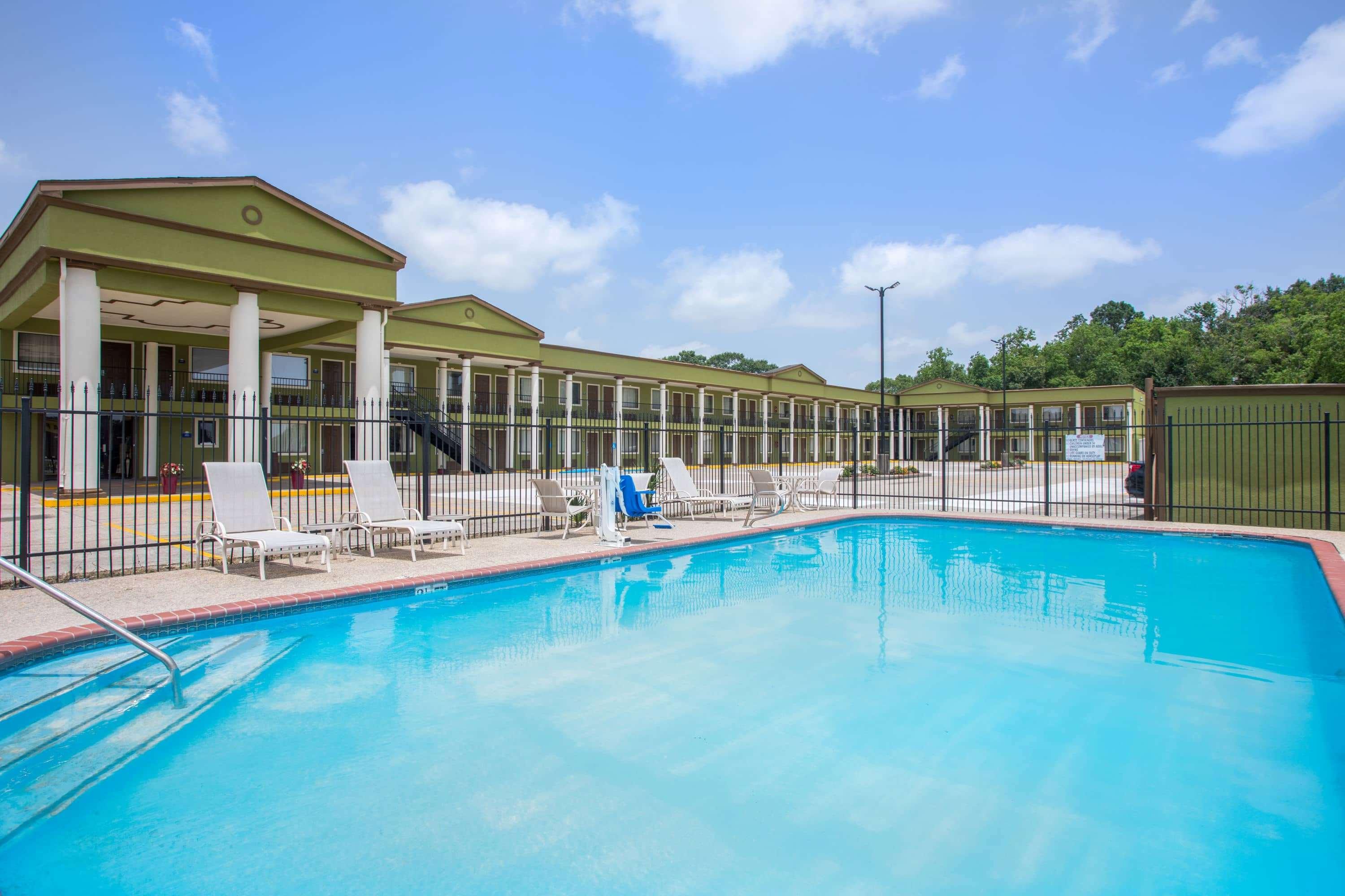 Days Inn By Wyndham Crowley Buitenkant foto