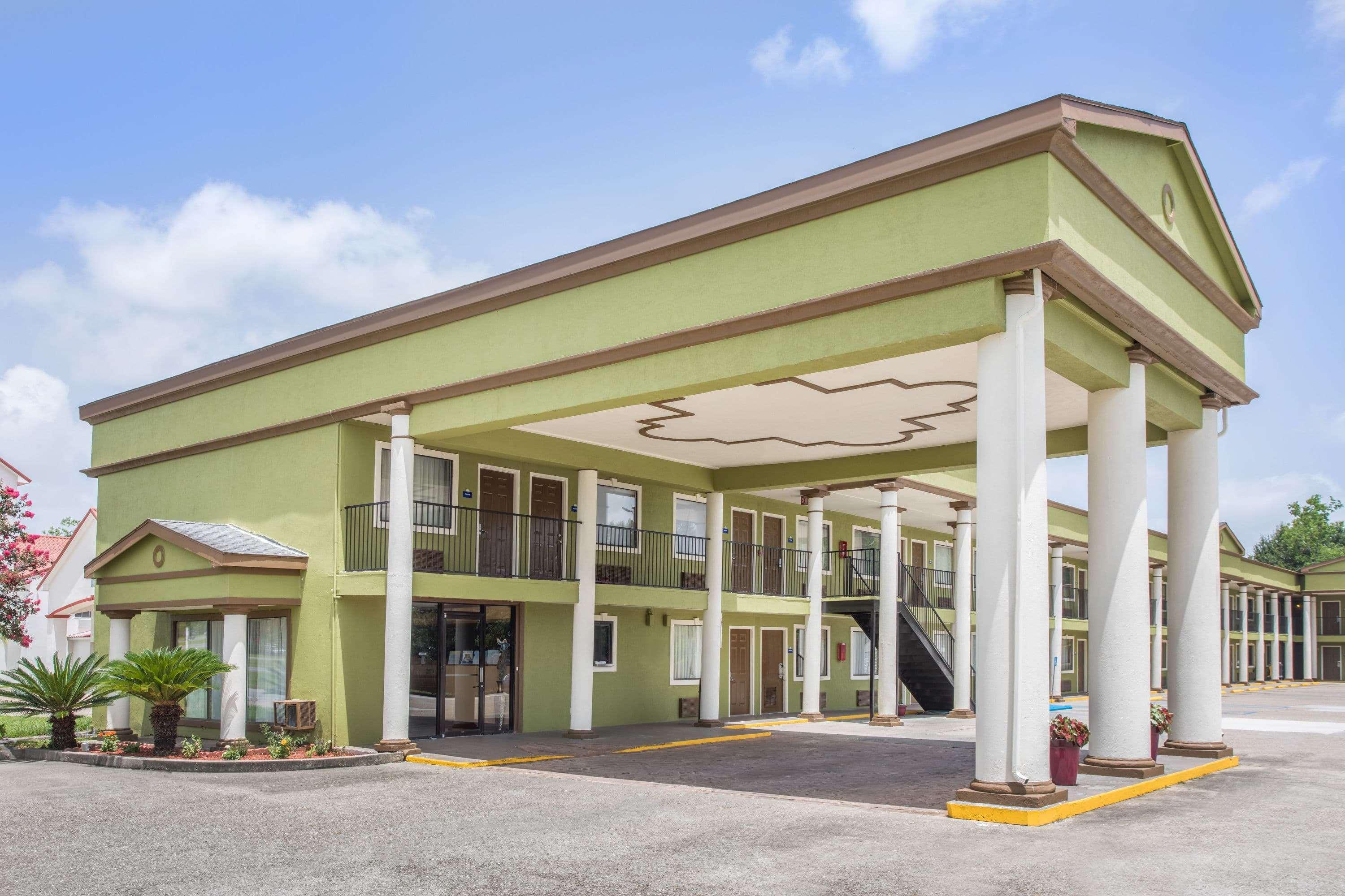 Days Inn By Wyndham Crowley Buitenkant foto